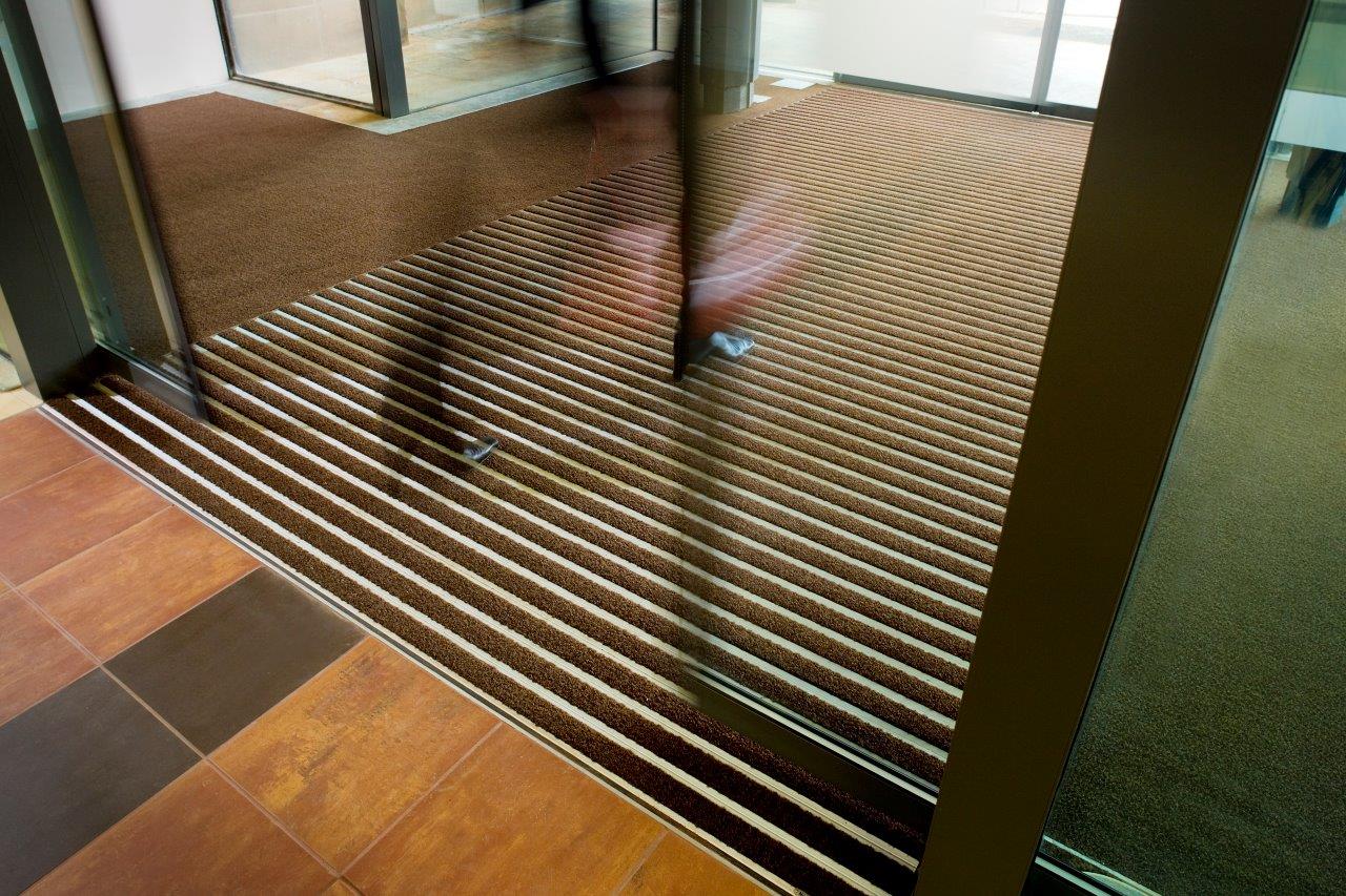 Retail cleaning image Darwen